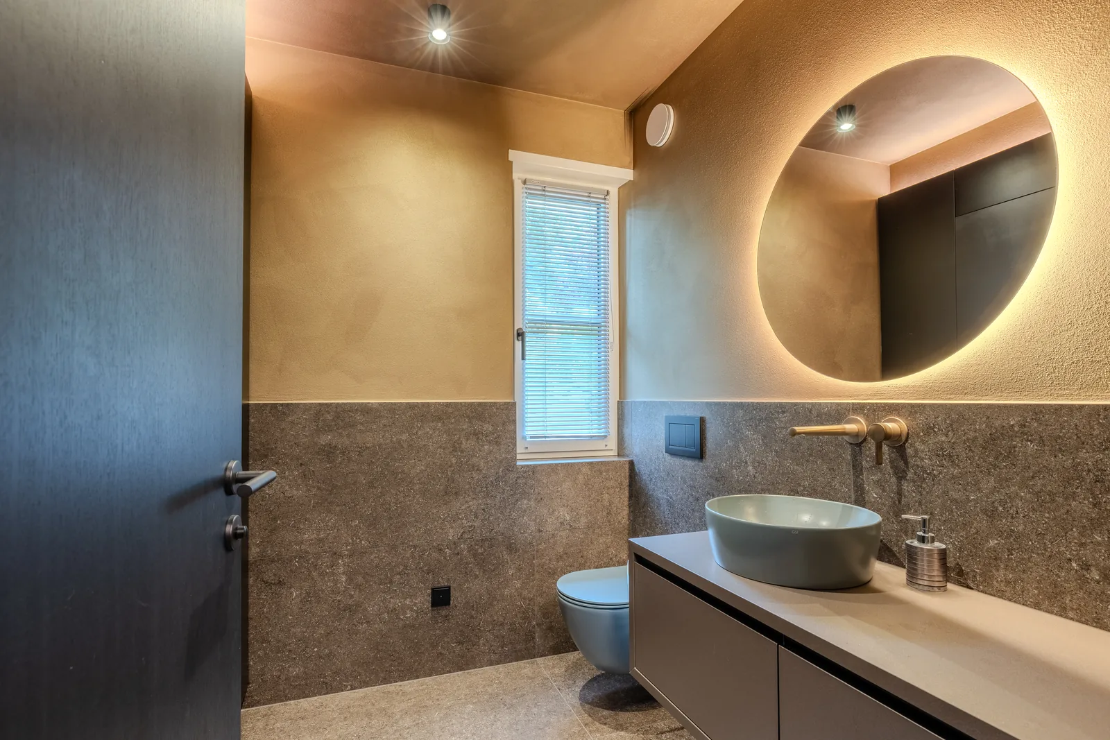 Badezimmergestaltung im Showroom